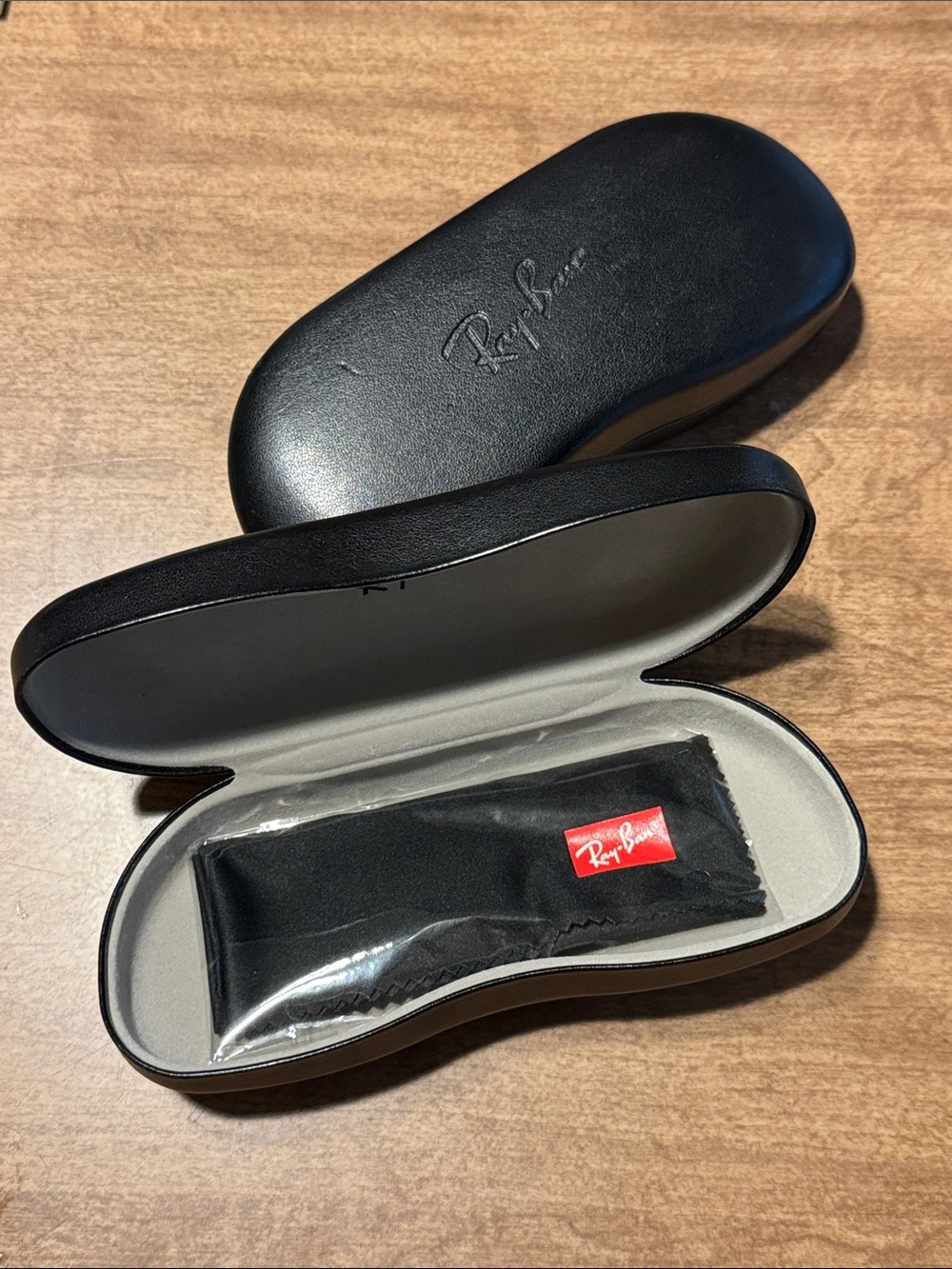 Ray-Ban Set of 2 Black Hard Sunglass Cases - Picture 2 of 7